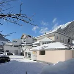 Gruetter Luxury *